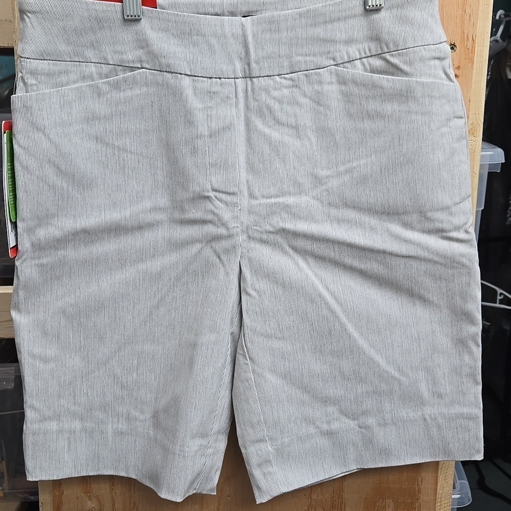 Hilary Radley Size 14 Grey Striped Pull On Tummy Control Bermuda Style Sh…